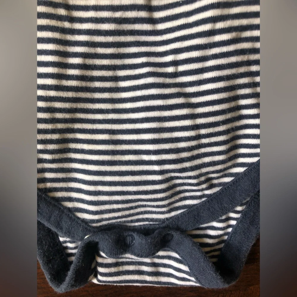 4/$20 Baby Gap Disney Navy Blue & White Striped Long Sleeve Onesie Sz 6-12 mo